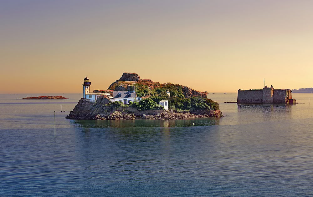 
Rolf E. Staerk/Shutterstock : The remote island of LIle Louet